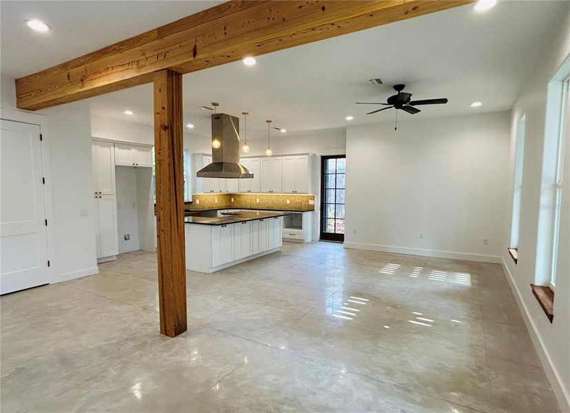 Spacious, unfurnished interior of a new home in , Gainesville (Image 17).