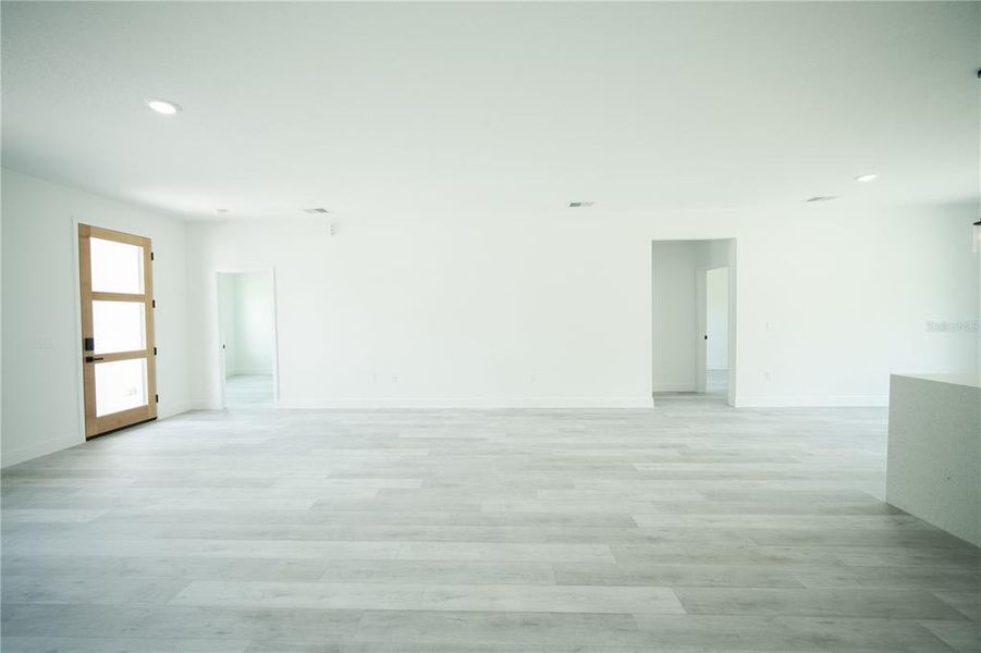 Spacious, unfurnished interior of a new home in , Ocala (Image 23).
