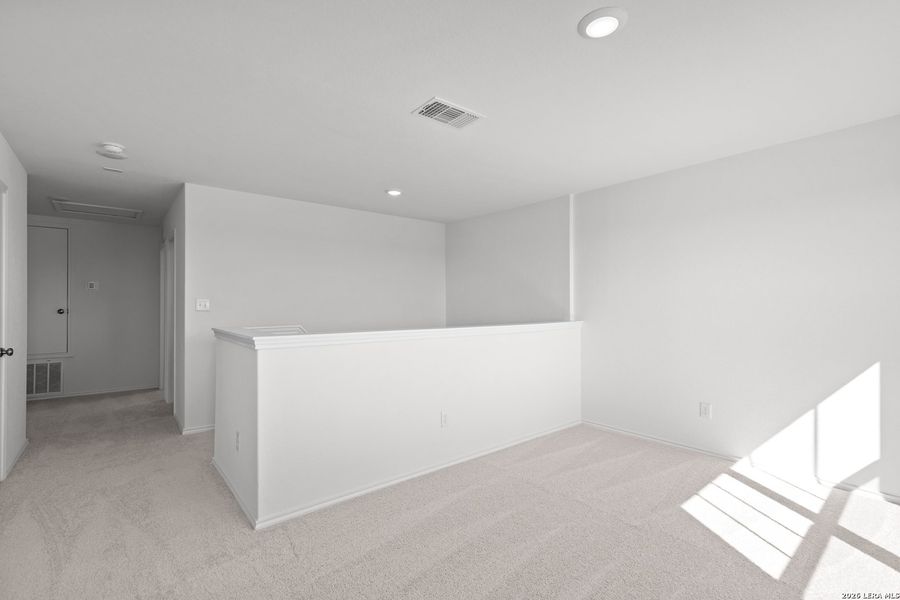Spacious, unfurnished interior of a new home in Davis Ranch, San Antonio (Image 28).
