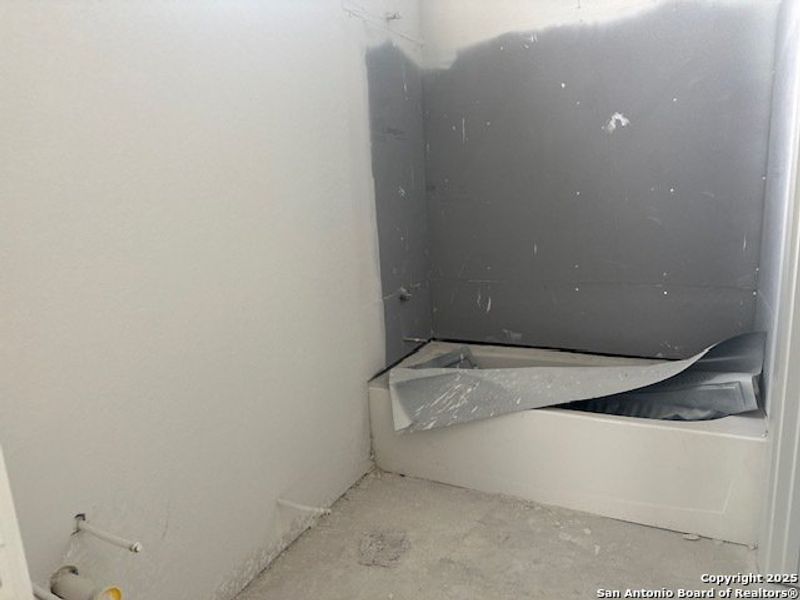 Image 19 of a home in Heimer Estates at Garden Ridge.