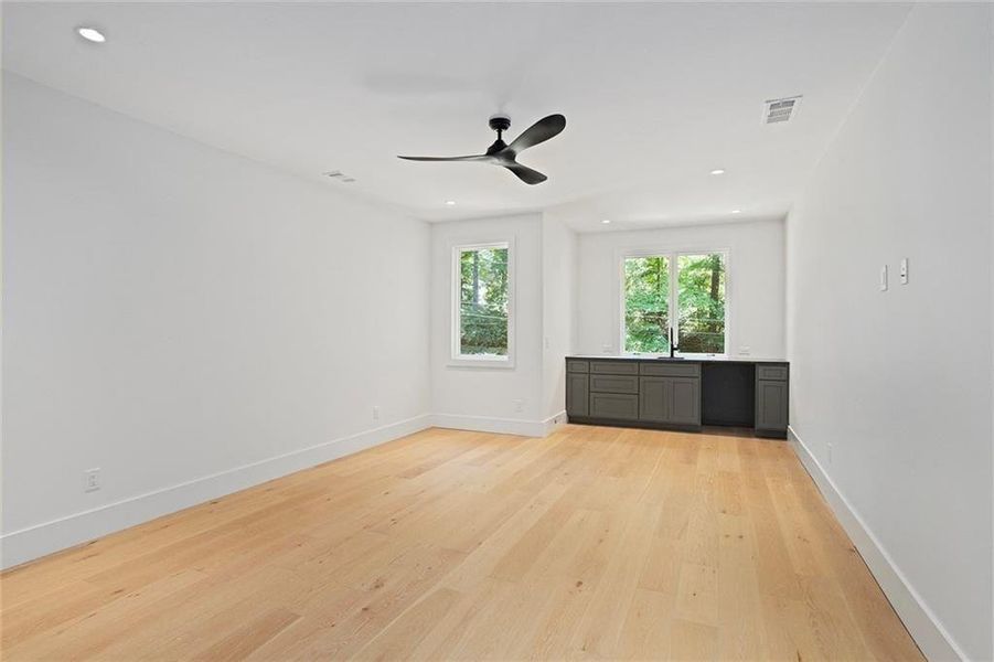 Spacious, unfurnished interior of a new home in , Atlanta (Image 16).