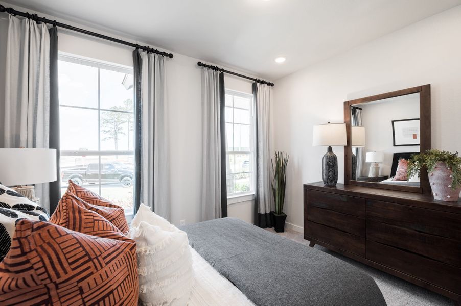 Representative furnished interior of a home built from the Yellowstar by Tri Pointe Homes in Mason Woods, Cypress (Image 40).