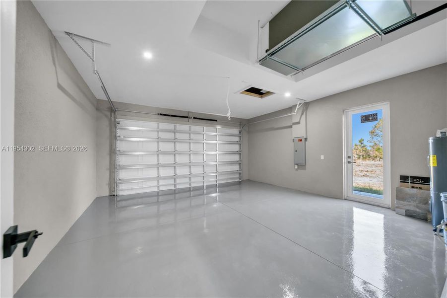 Spacious, unfurnished interior of a new home in , Lehigh Acres (Image 34).