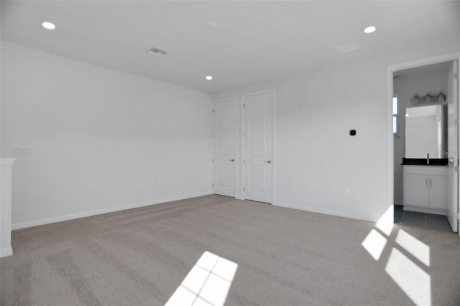 Spacious, unfurnished interior of a new home in Angeline, Land O' Lakes (Image 28).