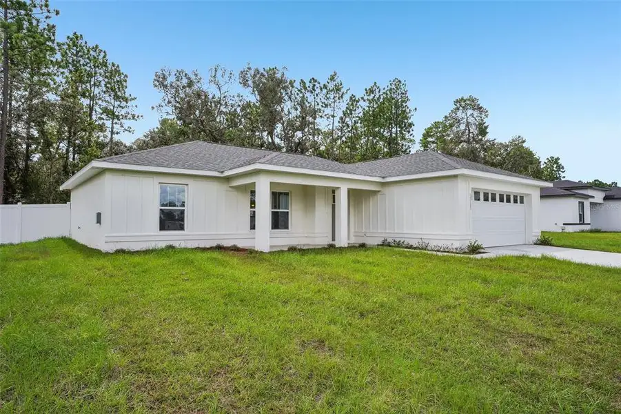 Exterior details and patio area of a home in , Ocala (Image 3).