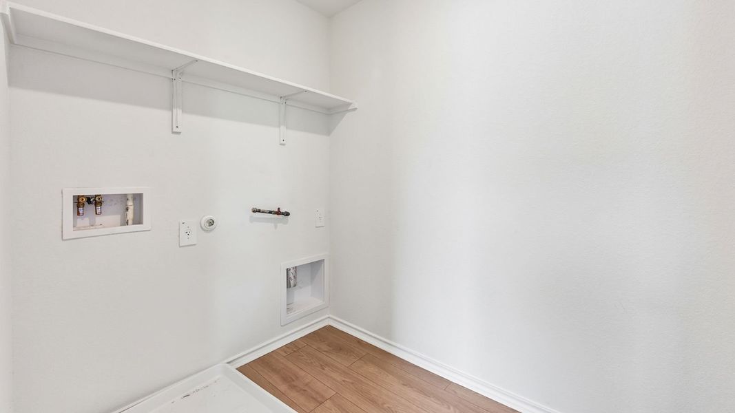 Spacious, unfurnished interior of a new home in Valverde, Bastrop (Image 19).
