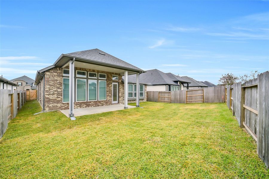 Exterior details and patio area of a home in Mavera, Conroe (Image 25).