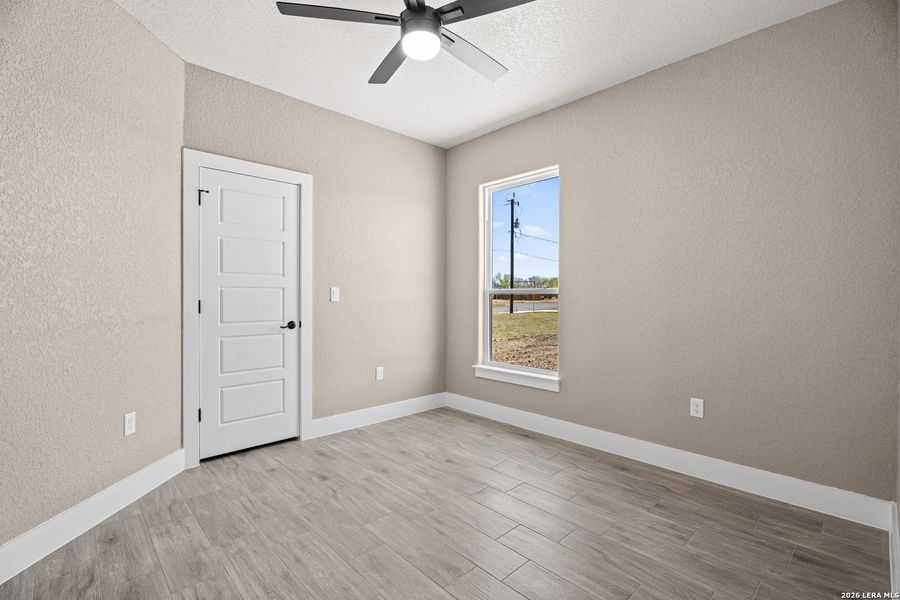 Spacious, unfurnished interior of a new home in , Atascosa (Image 20).