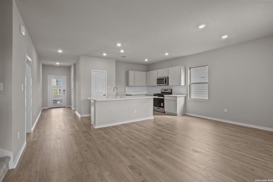Spacious, unfurnished interior of a new home in Garden Grove, San Antonio (Image 36).