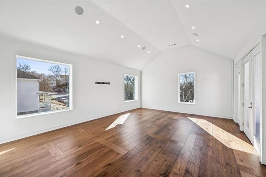 Spacious, unfurnished interior of a new home in , Atlanta (Image 27).