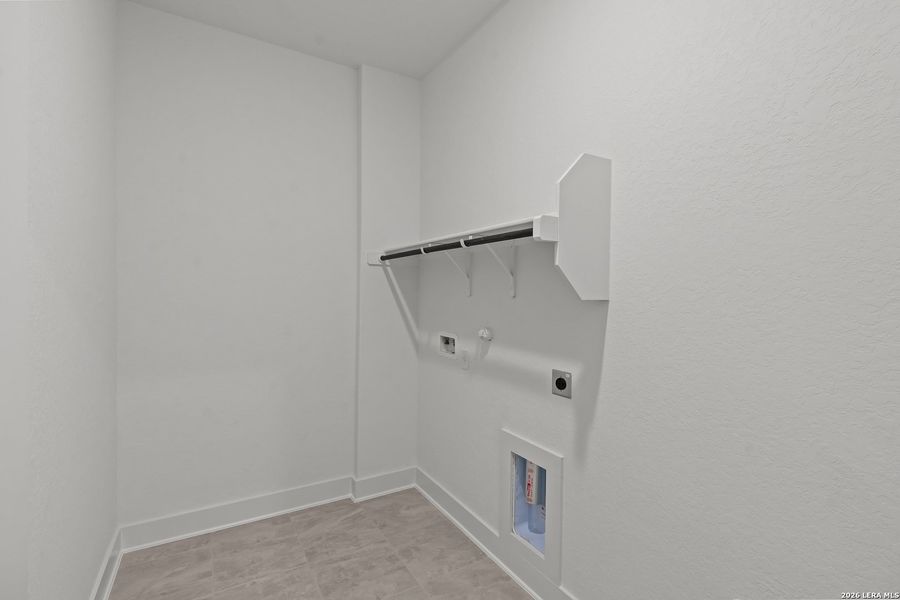 Spacious, unfurnished interior of a new home in , San Antonio (Image 32).