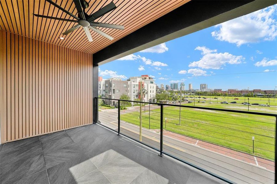 Spacious, unfurnished interior of a new home in , Tampa (Image 28).