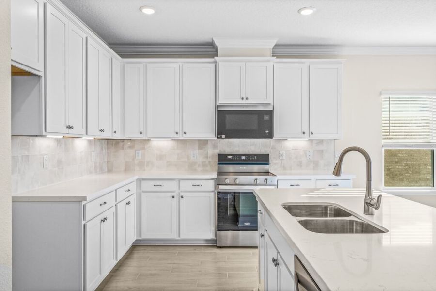 Furnished interior view inside a new home in Lake Merial, Panama City (Image 7).