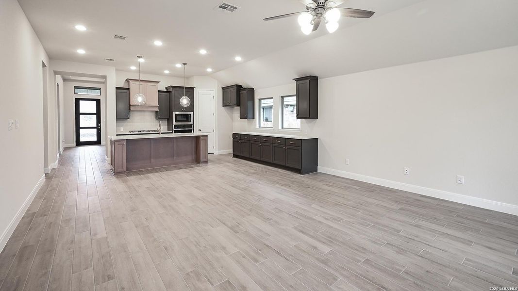 Spacious, unfurnished interior of a new home in Meadows of Mill Creek, Seguin (Image 20).