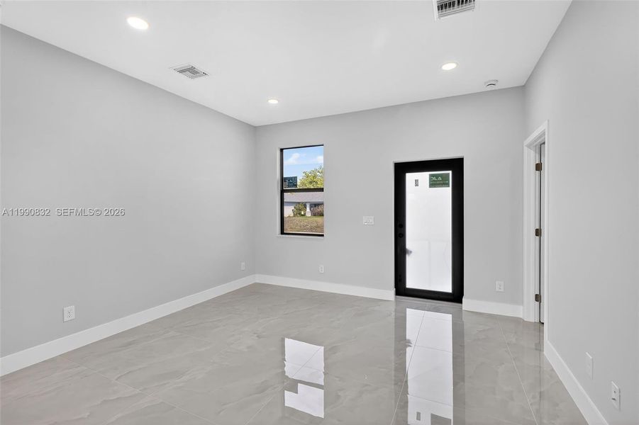 Spacious, unfurnished interior of a new home in , Lehigh Acres (Image 24).