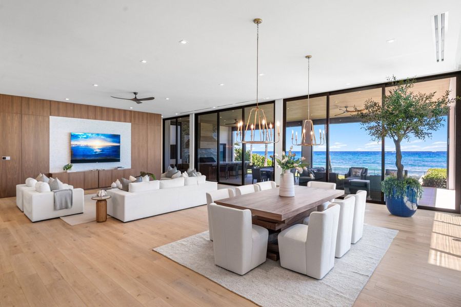 Casual Dining & Family Room