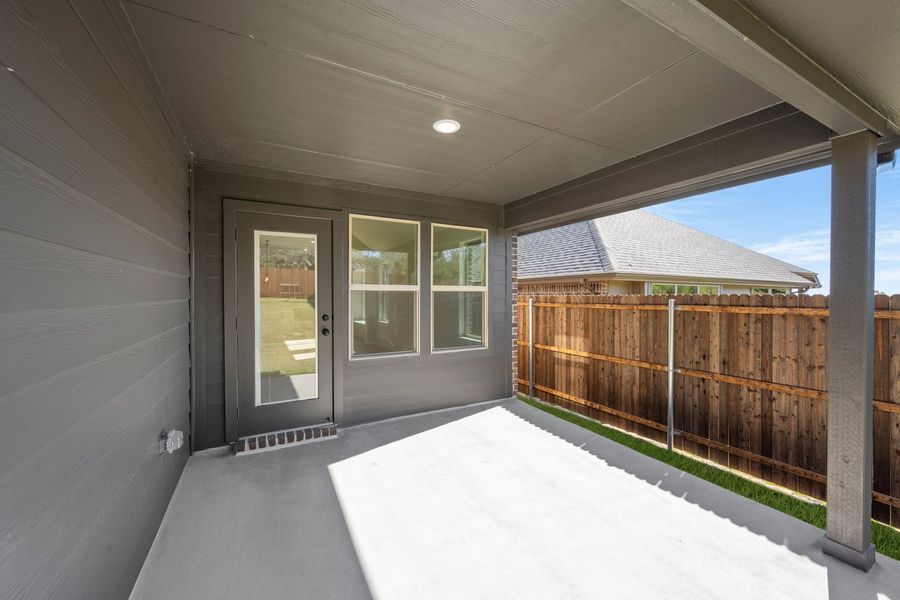 Exterior details and patio area of a home in Waterford Park, Weatherford (Image 3).