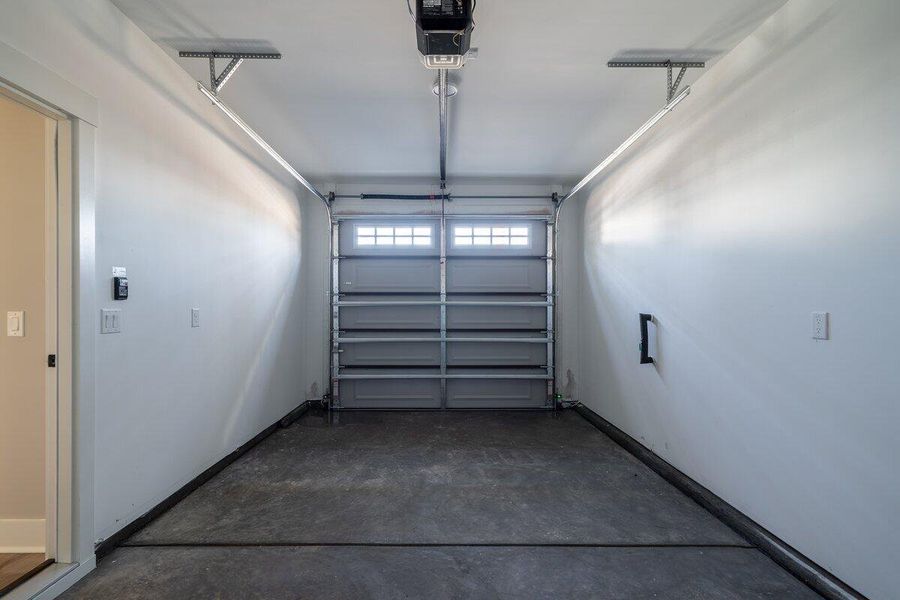 Spacious, unfurnished interior of a new home in , North Charleston (Image 19).