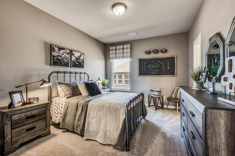 Representative furnished interior of a home built from the Monte Carlo by Sandlin Homes in Lakesong, Midlothian (Image 14).