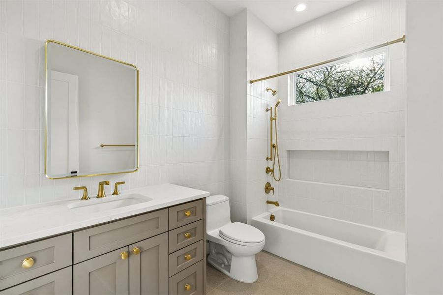 Furnished interior view inside a new home in , Dallas (Image 35).