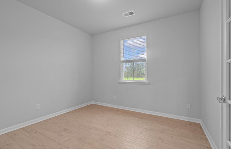 Spacious, unfurnished interior of a new home in Fox Hollow, Spartanburg (Image 24).