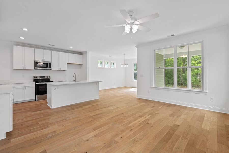 Spacious, unfurnished interior of a new home in , Summerville (Image 17).