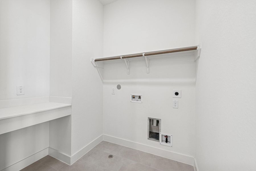 Spacious, unfurnished interior of a new home in Retreat at Oak Park, Houston (Image 23).