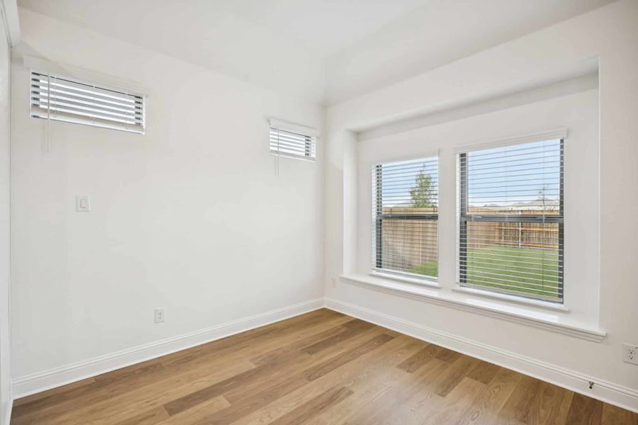 Spacious, unfurnished interior of a new home in Summer Crest, Fort Worth (Image 9).
