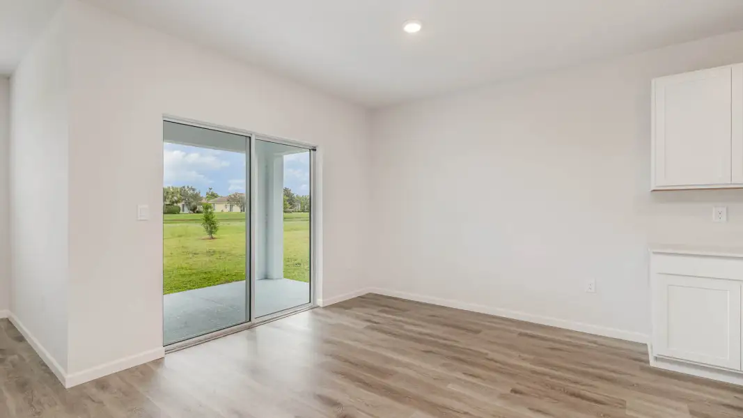 Spacious, unfurnished interior of a new home in Cypress Bay West, Palm Bay (Image 11).