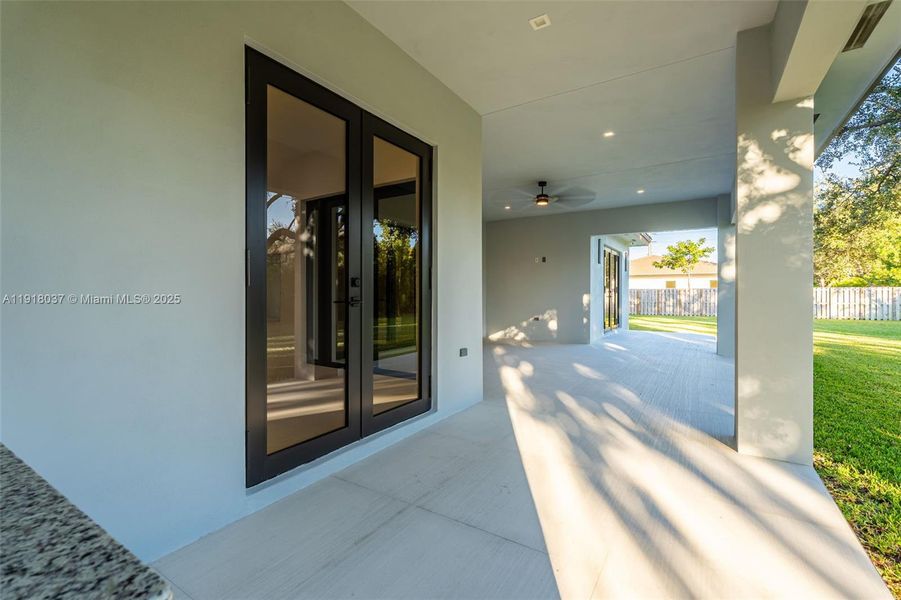 Exterior details and patio area of a home in , Cutler Bay (Image 37).