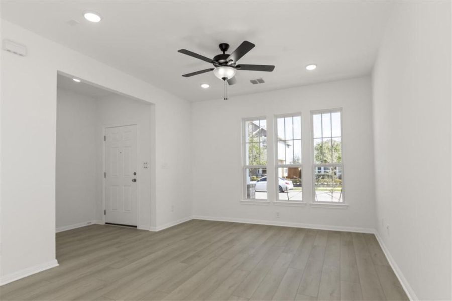 Spacious, unfurnished interior of a new home in Trace, San Marcos (Image 19).