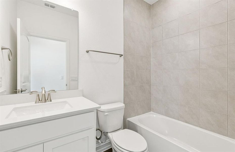 Spacious secondary bathroom Spacious secondary bathroom