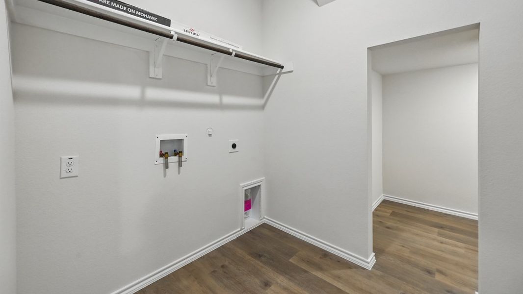 Spacious, unfurnished interior of a new home in Saddlebrook, Waxahachie (Image 14). Spacious, unfurnished interior of a new home in Saddlebrook, Waxahachie (Image 14).