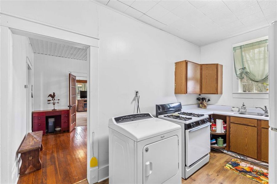 Furnished interior view inside a new home in , Brownwood (Image 10).