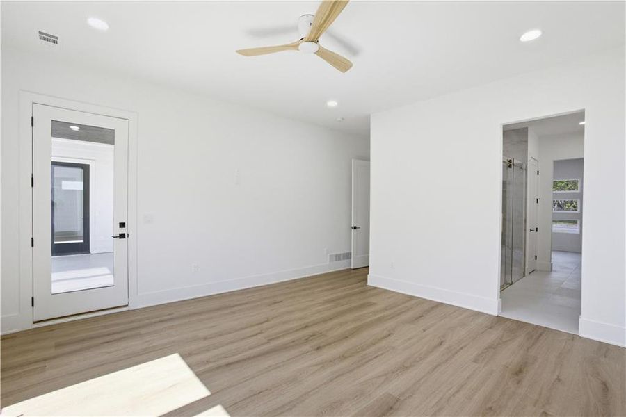 Spacious, unfurnished interior of a new home in , Duluth (Image 81).