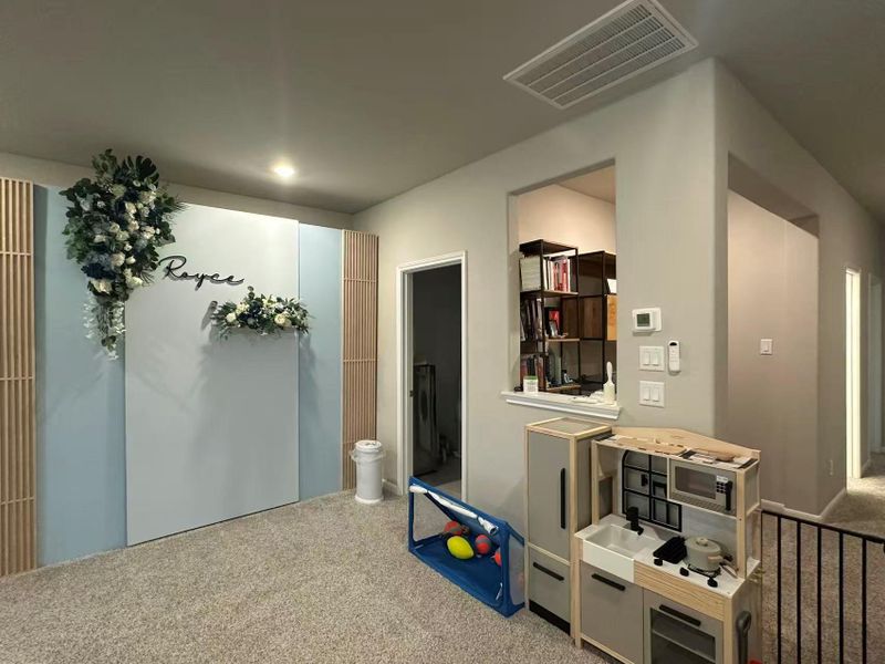 Pocket Office, Storage room and Art Corner