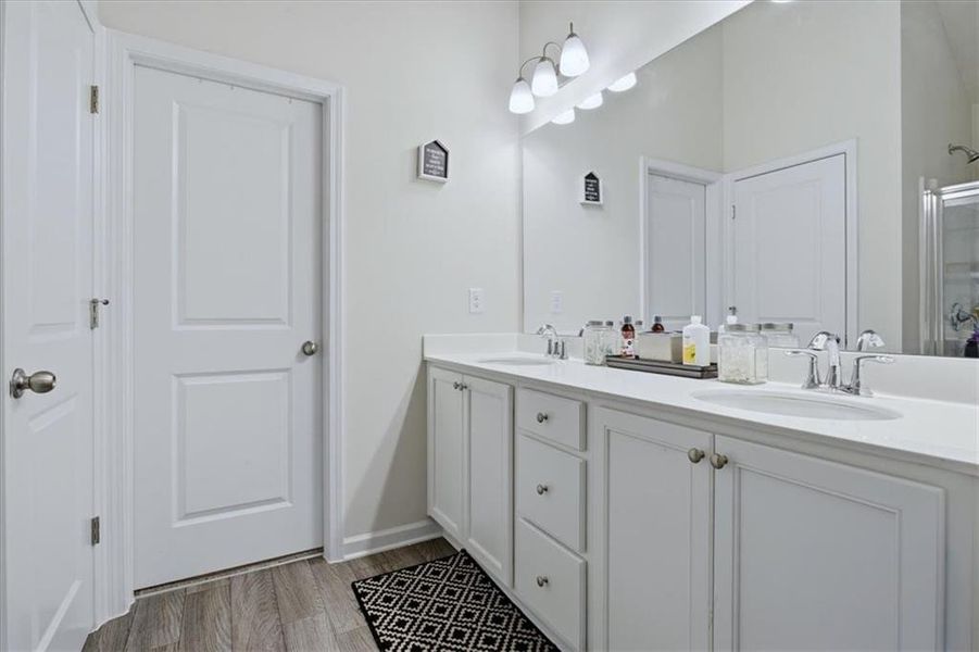 Furnished interior view inside a new home in Tell River, Atlanta (Image 37). Furnished interior view inside a new home in Tell River, Atlanta (Image 37).