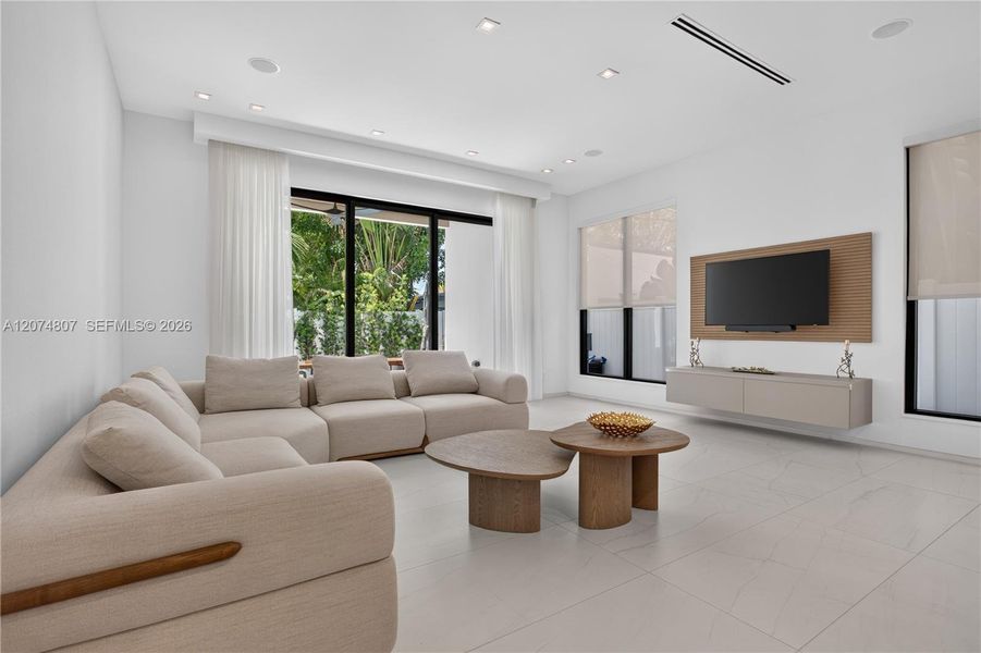 Furnished interior view inside a new home in , Fort Lauderdale (Image 10). Furnished interior view inside a new home in , Fort Lauderdale (Image 10).