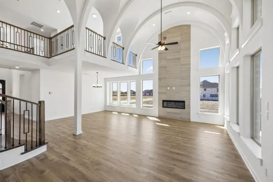 Spacious, unfurnished interior of a new home in Providence Cove, McKinney (Image 5).