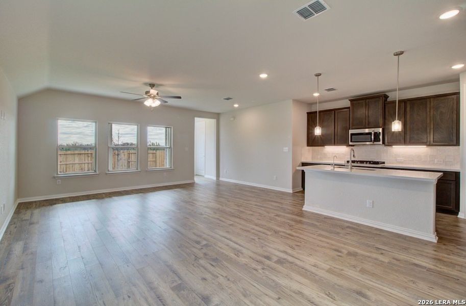 Spacious, unfurnished interior of a new home in Stream Waters, Seguin (Image 20).