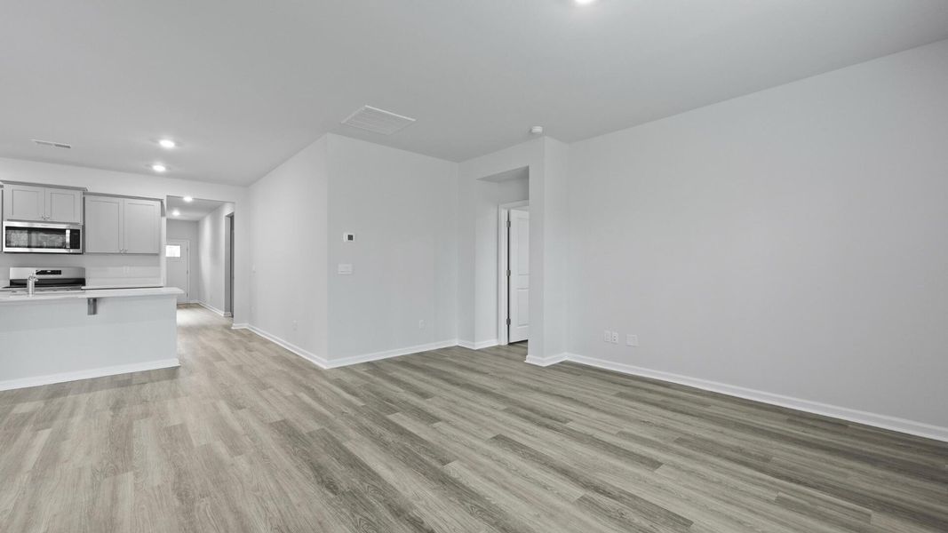Spacious, unfurnished interior of a new home in , Summerville (Image 19).