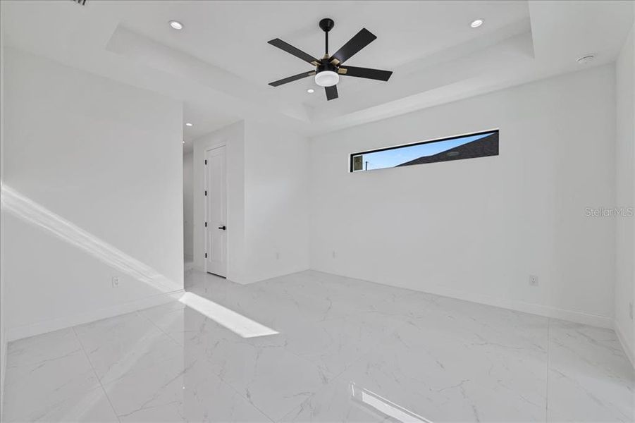 Spacious, unfurnished interior of a new home in , Cape Coral (Image 24).