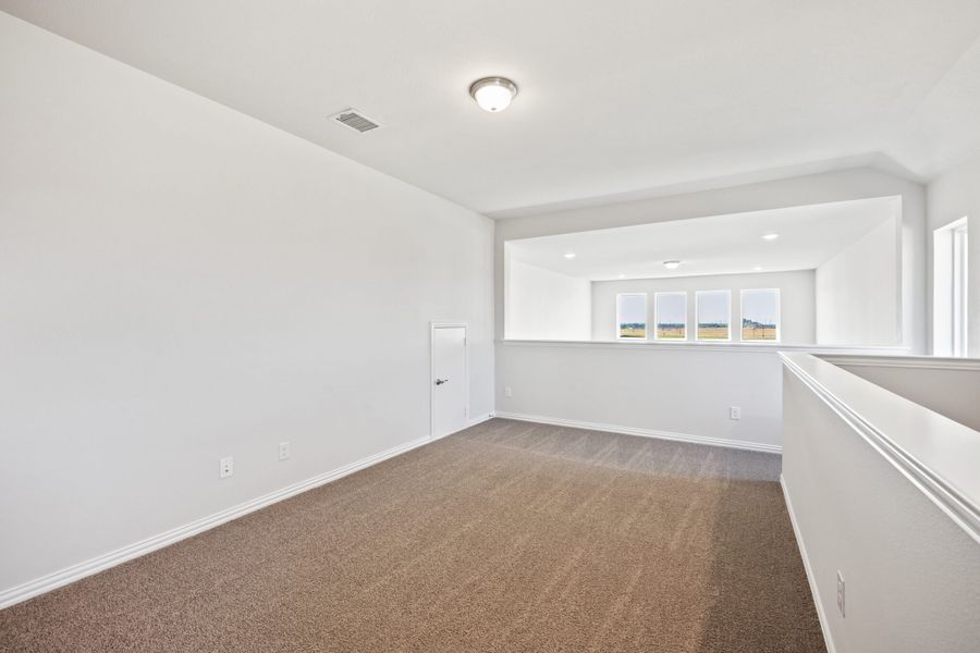 Spacious, unfurnished interior of a new home in Elevon, Lavon (Image 32).