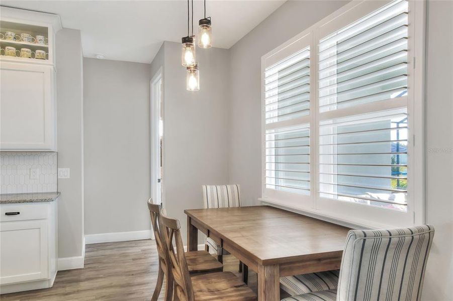 Casual Dining area in Kitchen.