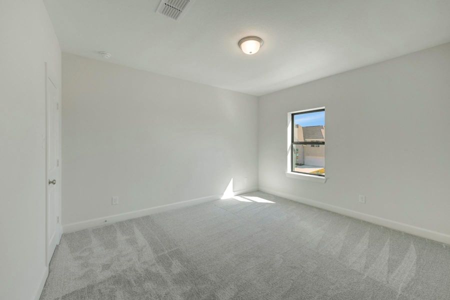 Spacious, unfurnished interior of a new home in The Meadows at Imperial Oaks, Conroe (Image 32).