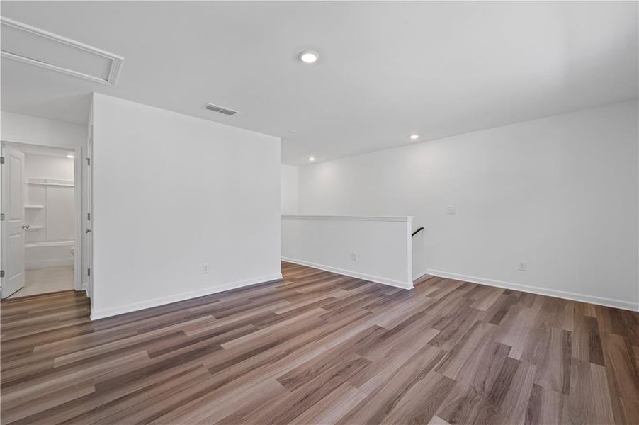 Spacious, unfurnished interior of a new home in , Gainesville (Image 14).