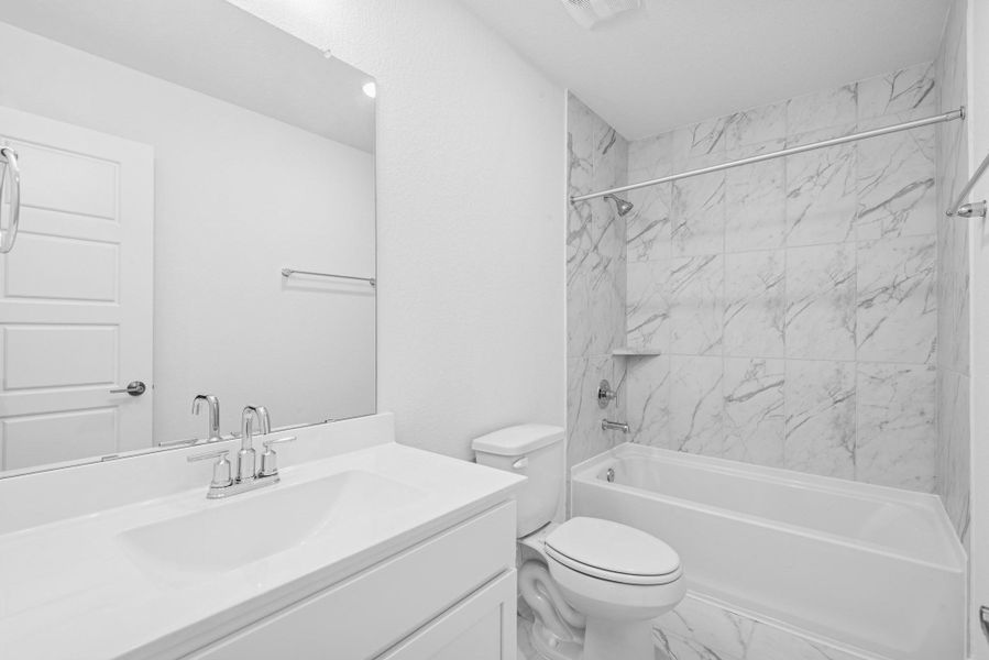 Furnished interior view inside a new home in Lago Mar, Santa Fe (Image 8).