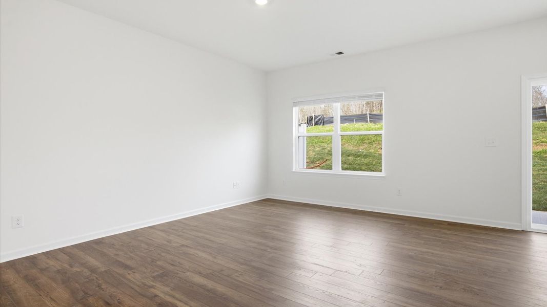 Spacious, unfurnished interior of a new home in Cherokee Crossing, Kodak (Image 15).