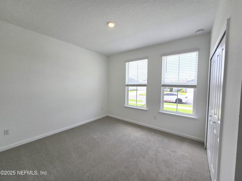 Spacious, unfurnished interior of a new home in Hyland Trail, Middleburg (Image 28).