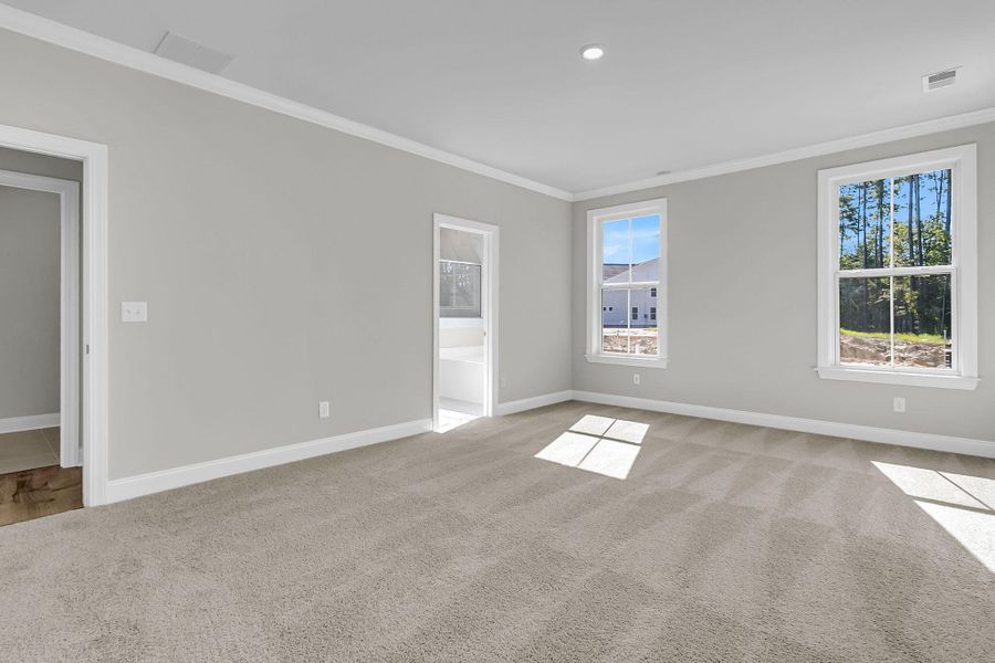 Spacious, unfurnished interior of a new home in Tidewater at Lakes of Cane Bay, Summerville (Image 12).